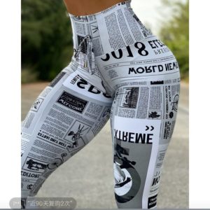 Леггинсы с газетным принтом