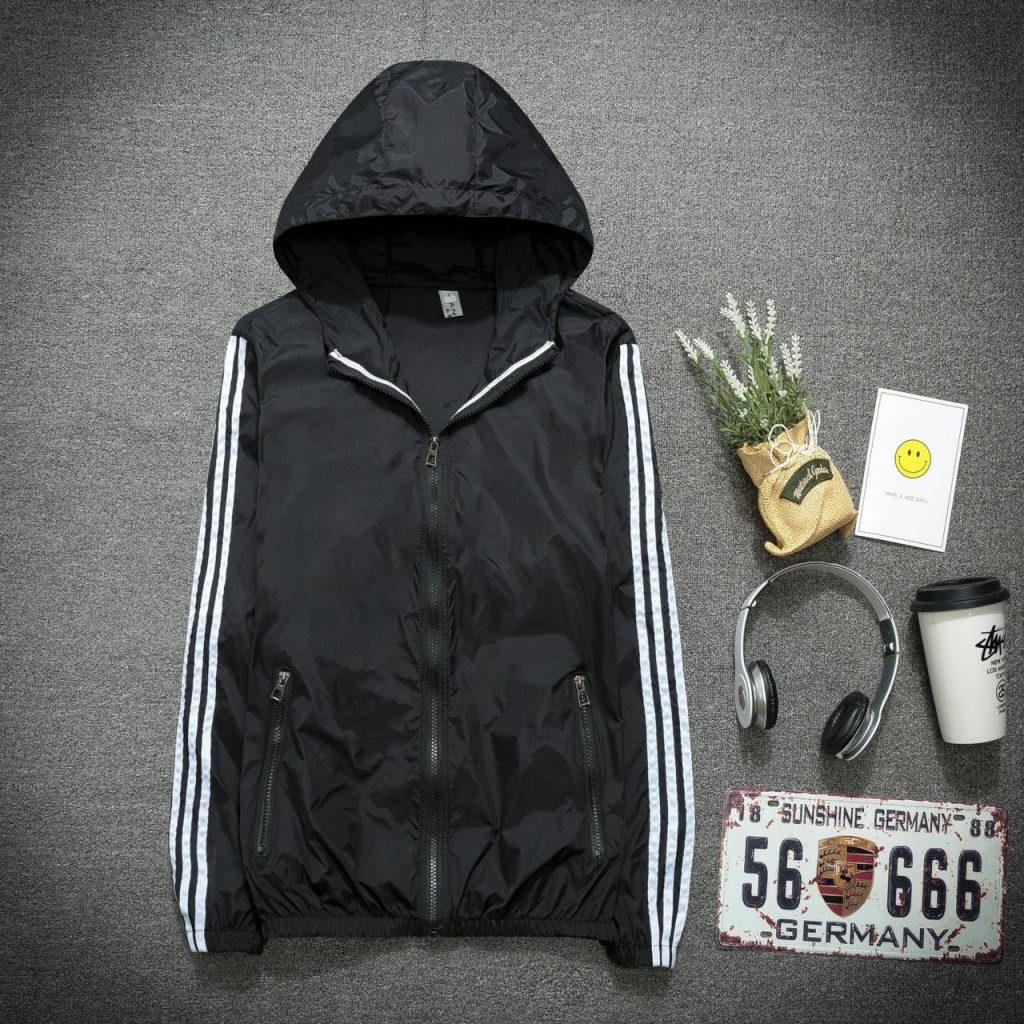 Лёгкая летняя защита: ультратонкая, дышащая, длинная солнцезащитная куртка — для него и для неё. Идеально подходит для спорта или в качестве прохладной накидки летом.