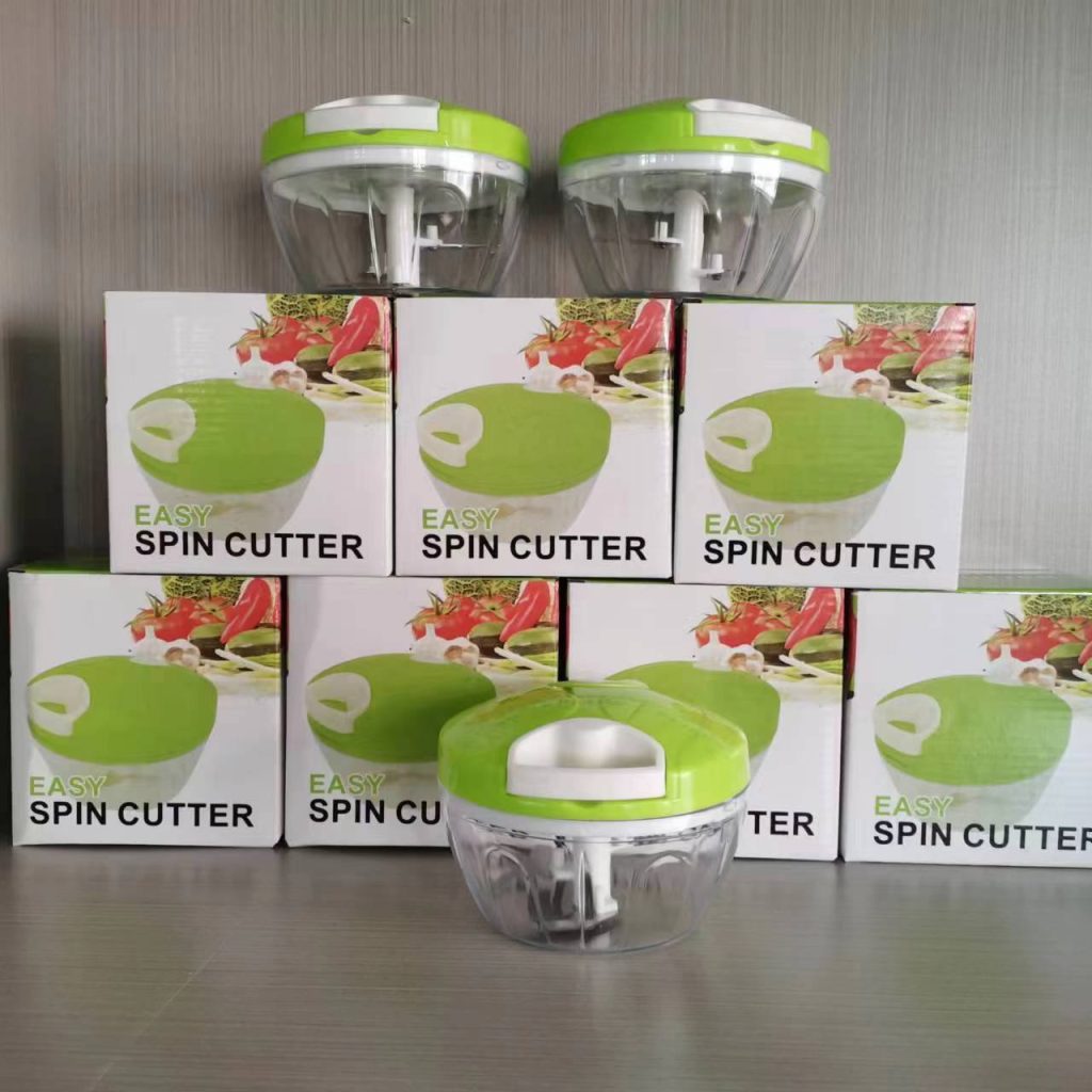 Ручной мини‑чоппер с тягой: эффективно измельчает чеснок, лук, овощи, орехи и мясо. Пищевой пластик, нержавеющие лезвия, компактный и портативный, без питания — идеально для дома и поездок.