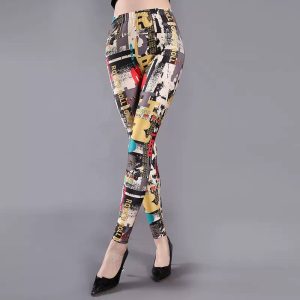 Женские леггинсы с газетным принтом — стиль, функциональность и комфорт в одном.