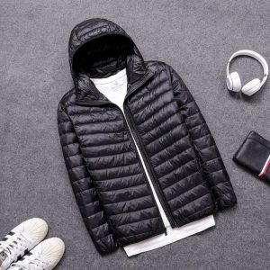 Лёгкая утеплённая куртка, короткий фасон, удобна для повседневной носки в холодное время.