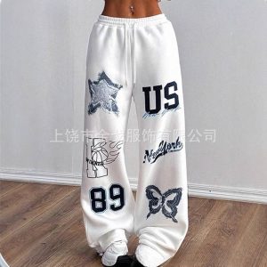 Женские прямые спортивные брюки 2025 года — свободный крой, модный принт, шнурок на талии.