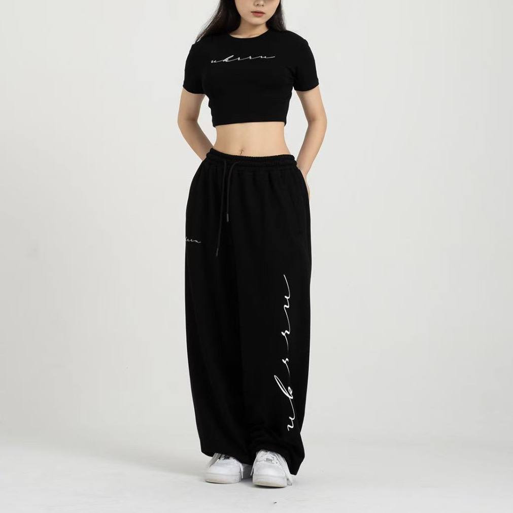 Женские джоггеры в стиле Y2K с высокой талией и шнуровкой — это модные и удобные брюки, идеально подходящие для танцев, уличной моды и повседневного ношения.