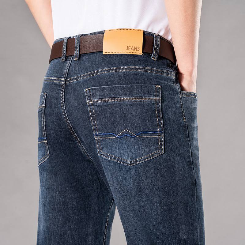 Мужские прямые джинсы из смеси тенсела и натурального шелка. Лёгкие, дышащие и мягкие — идеальны для весны и лета, подходят для делового и повседневного стиля.