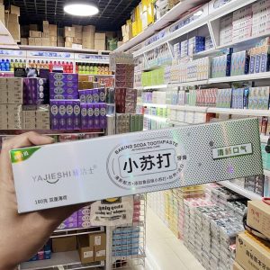 Отбеливающая зубная паста на основе соды. Эффективное очищение и свежее дыхание.