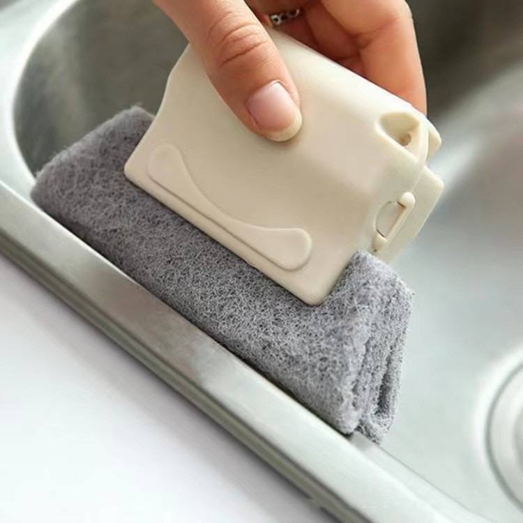 Многофункциональная щётка для чистки оконных пазов, направляющих, стекла и труднодоступных мест. Подходит для дверей, окон, раковин, клавиатур и других узких щелей.