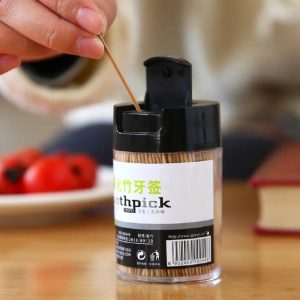 Зубочистка для бережного удаления остатков пищи и ухода за зубами и деснами.